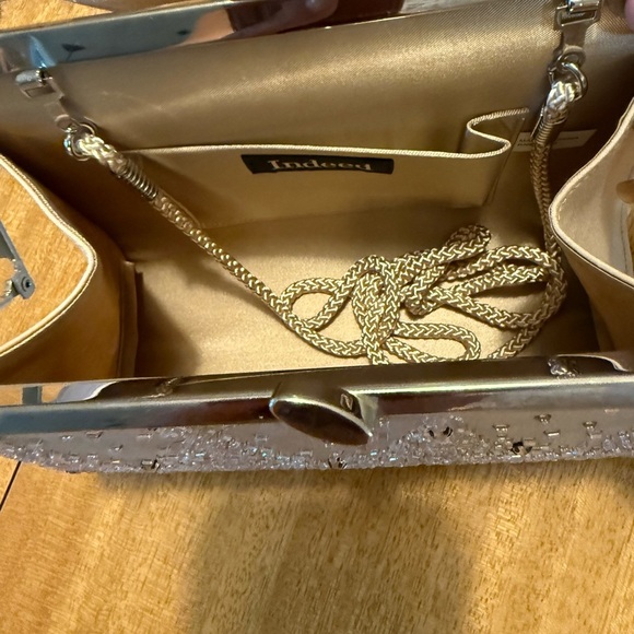 Elegant Silver Clutch Bag - Picture 2 of 8
